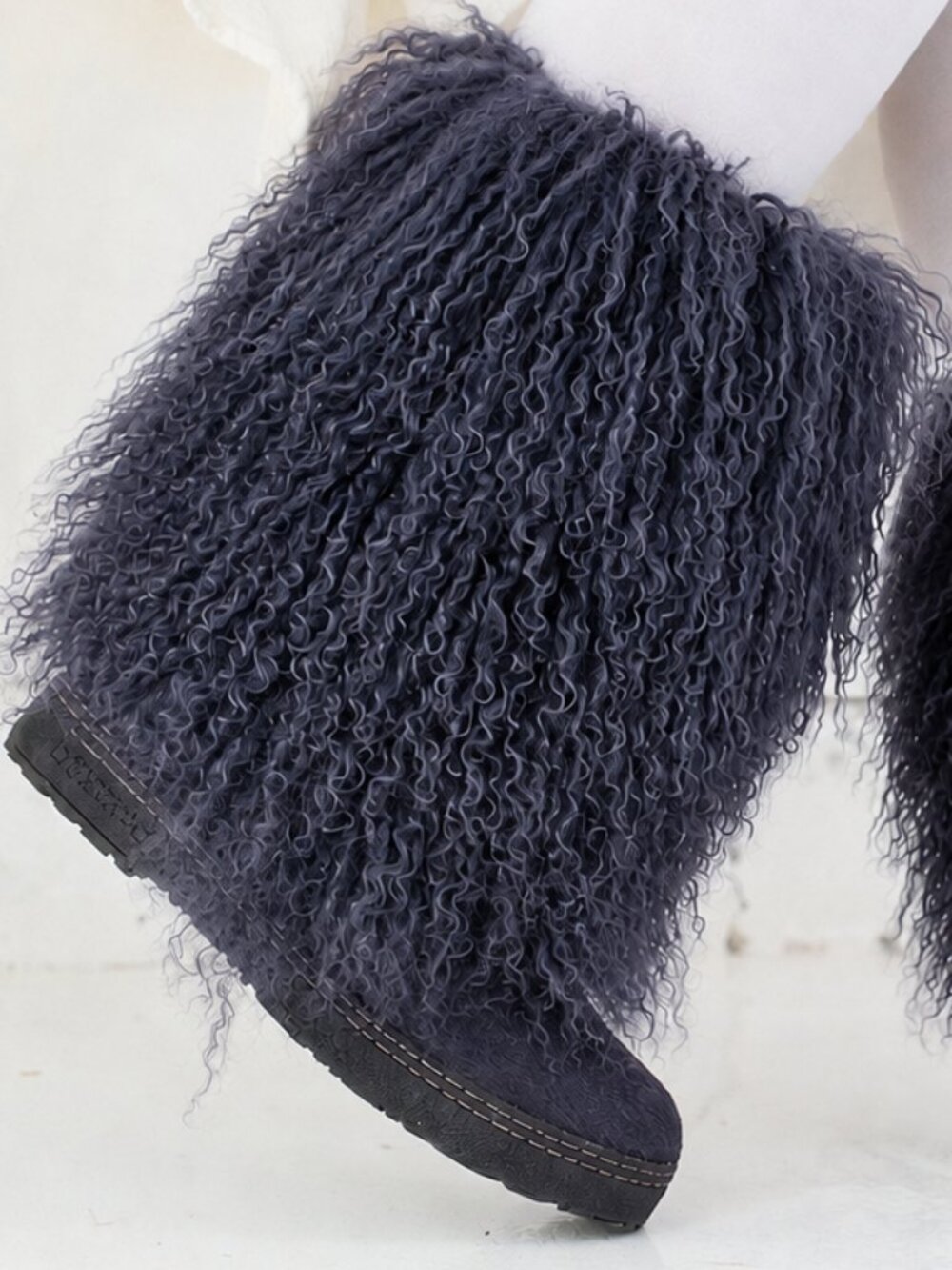 💋SHOWSTOPPERS!💋 Bearpaw 100% Curly Mongolian Fur Boots in Purple Gray - Picture 3 of 14